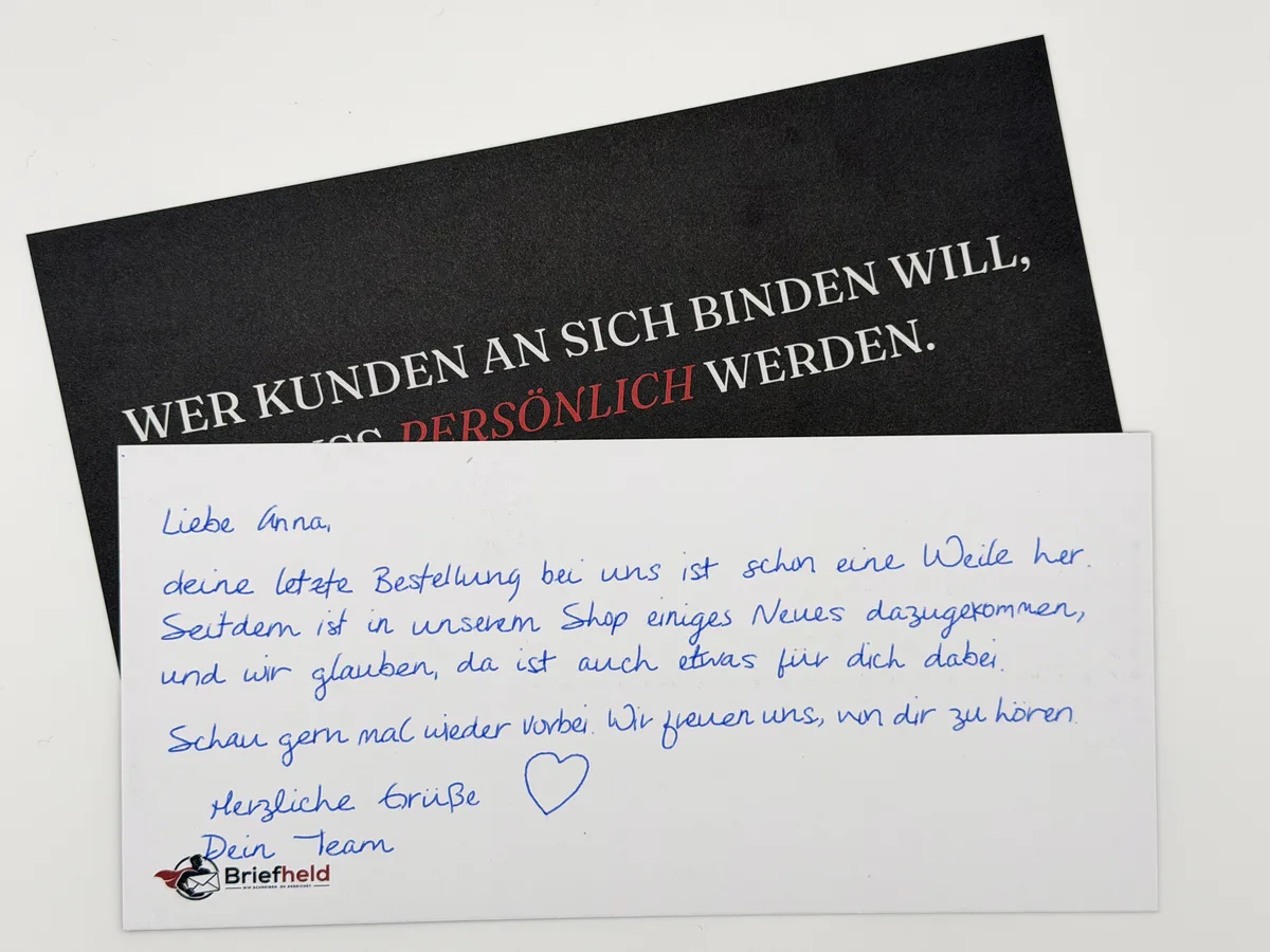 DIN-Lang-Karte mit handgeschriebenem Text und gedruckter Vorderseite